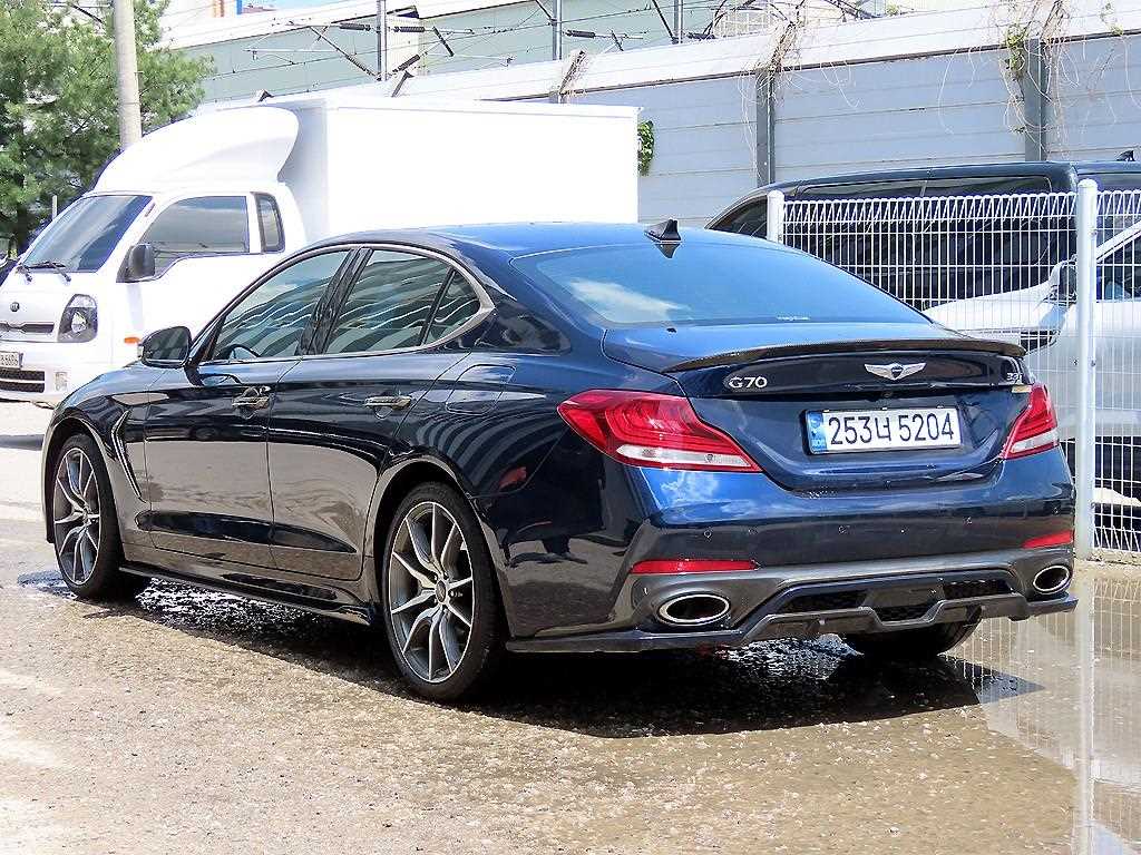 Genesis G70 - Vista 4