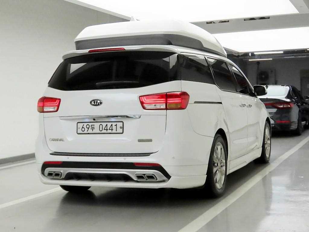 KIA Carnival - Vista 4