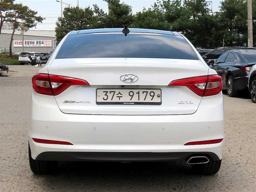 HYUNDAI Sonata - Vista 4