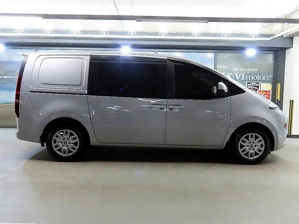 HYUNDAI Staria - Vista 3