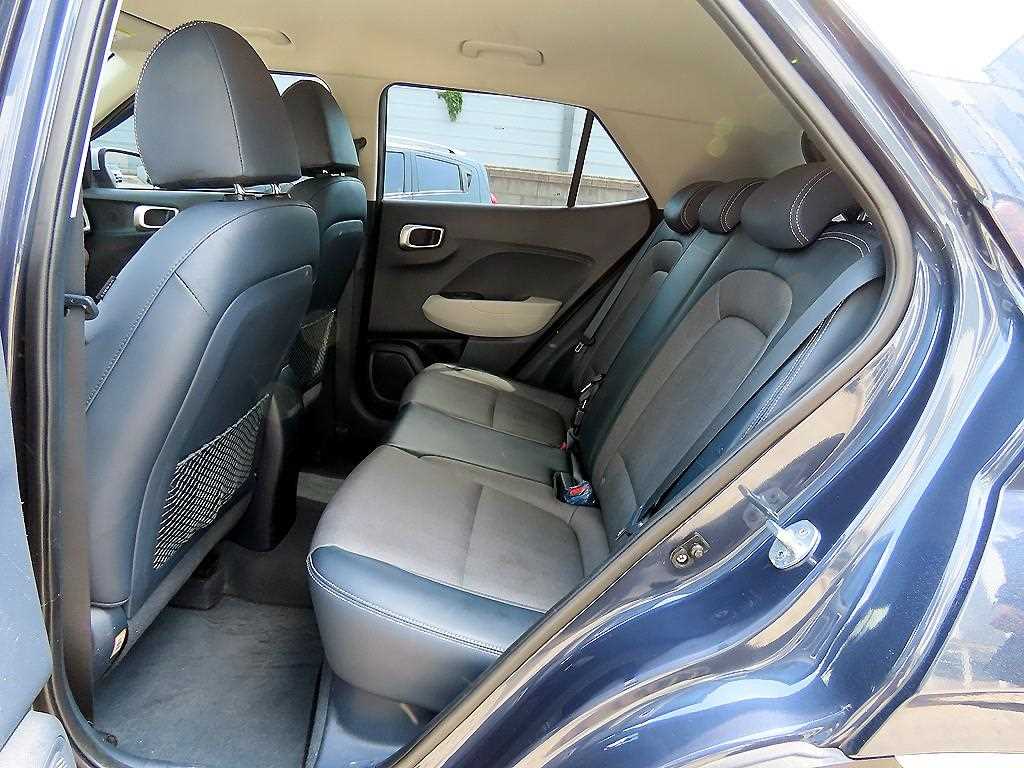 HYUNDAI Venue - Vista 6