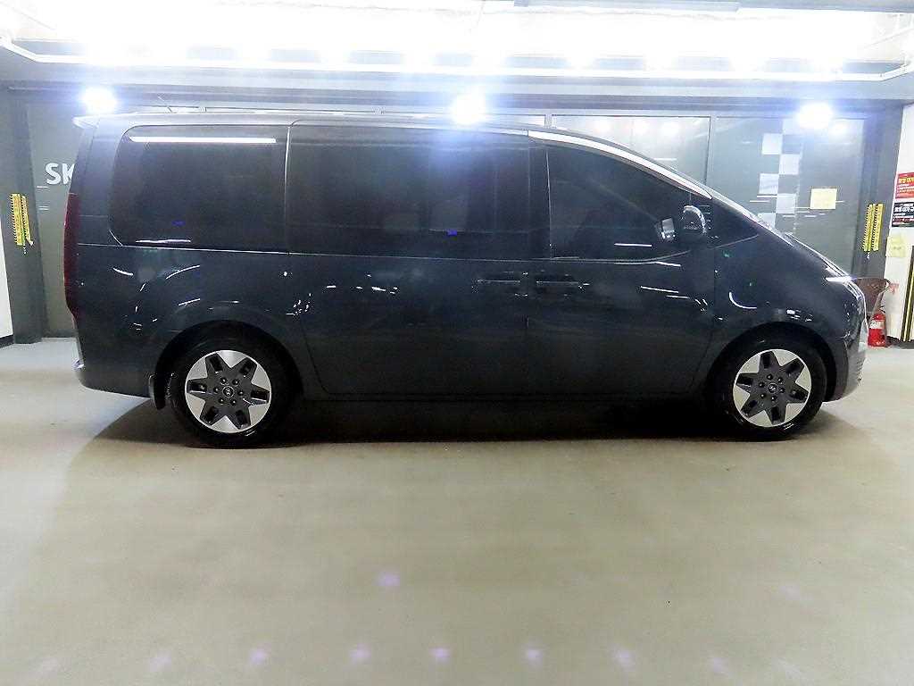 HYUNDAI Staria - Vista 3