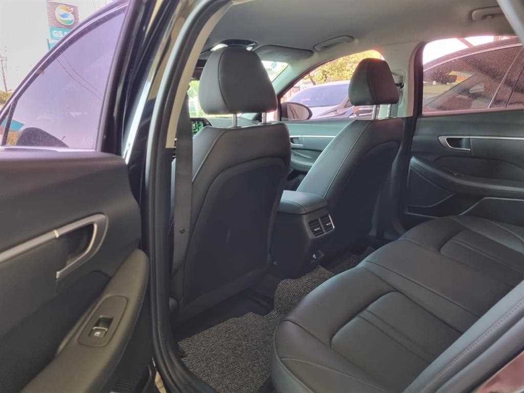 HYUNDAI Sonata - Vista 12