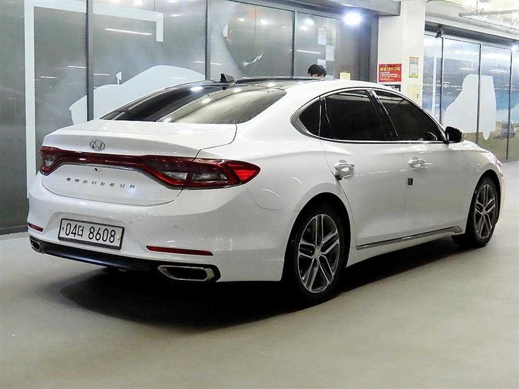 HYUNDAI Grandeur - Vista 4