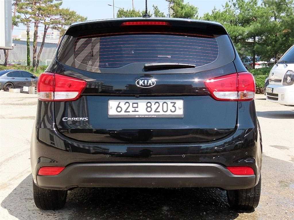 KIA Carens - Vista 4