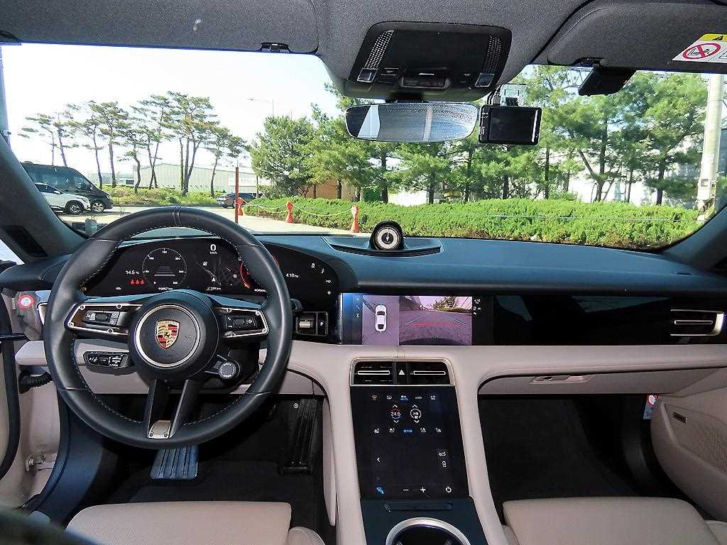 Porsche Taycan - Vista 7