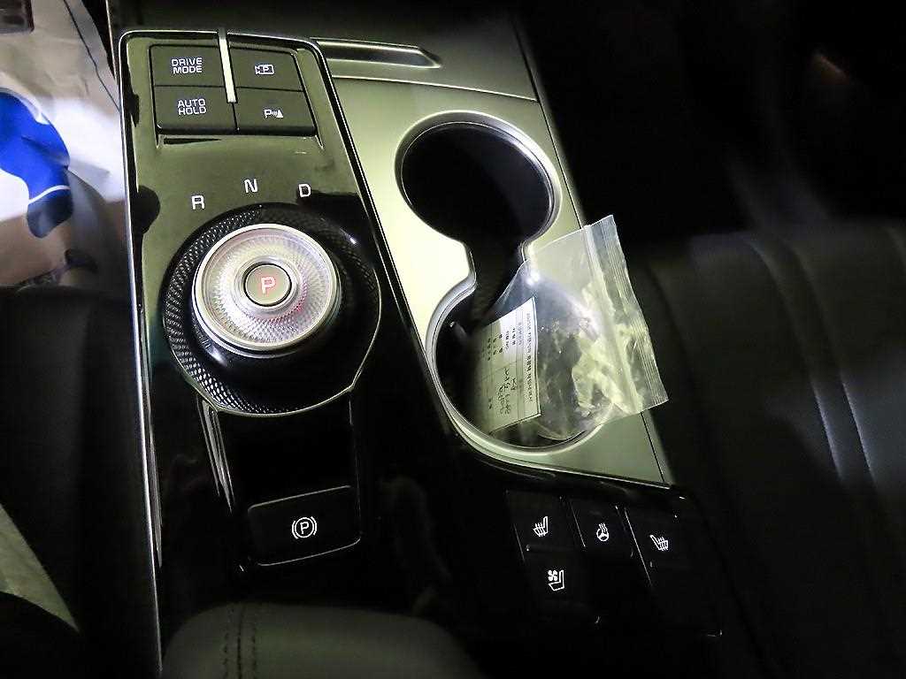 KIA K8 - Vista 12