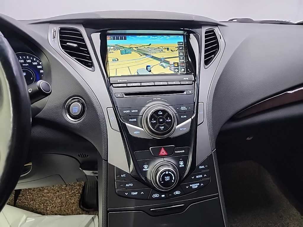 HYUNDAI Grandeur - Vista 10