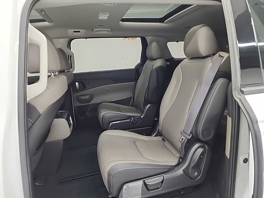 KIA Carnival - Vista 12