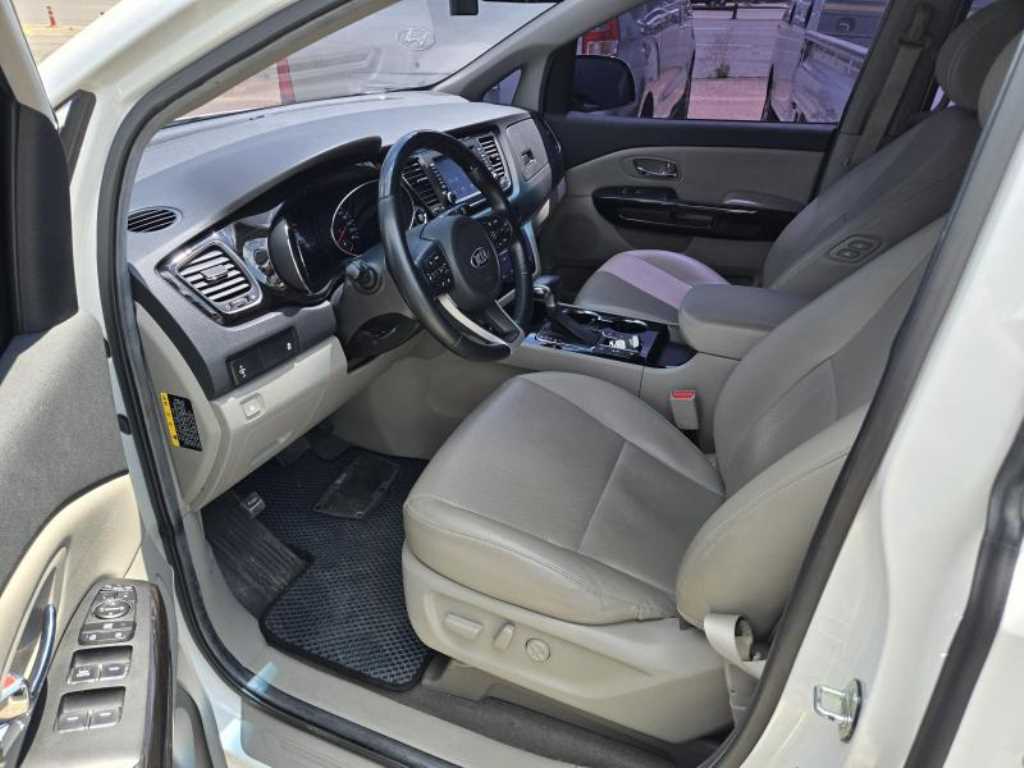 KIA Carnival - Vista 2
