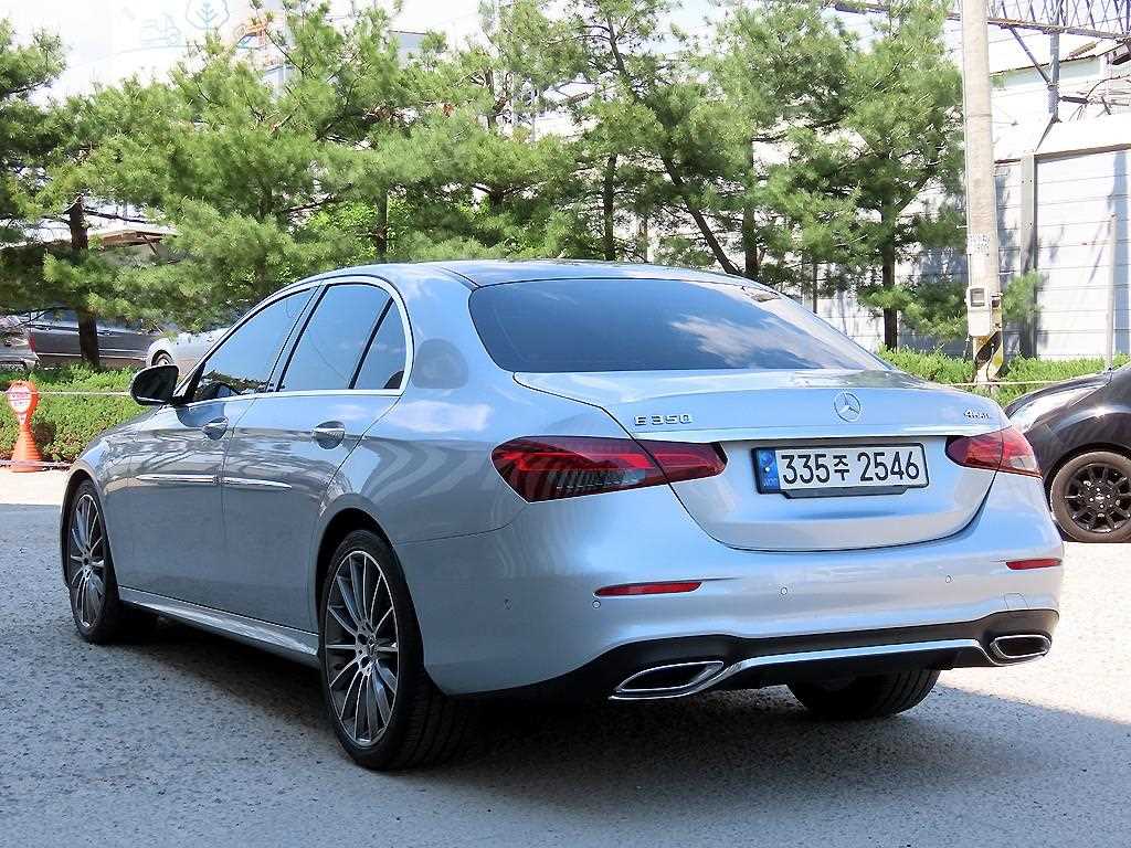 Mercedes Benz E class - Vista 3