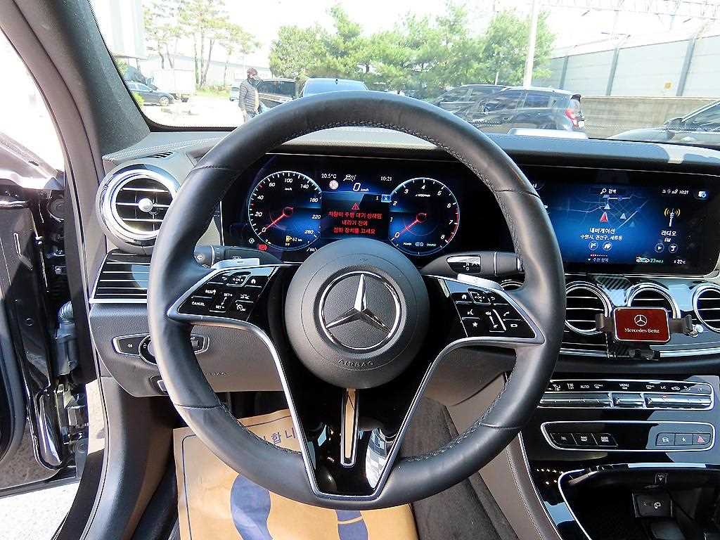 Mercedes Benz E class - Vista 8