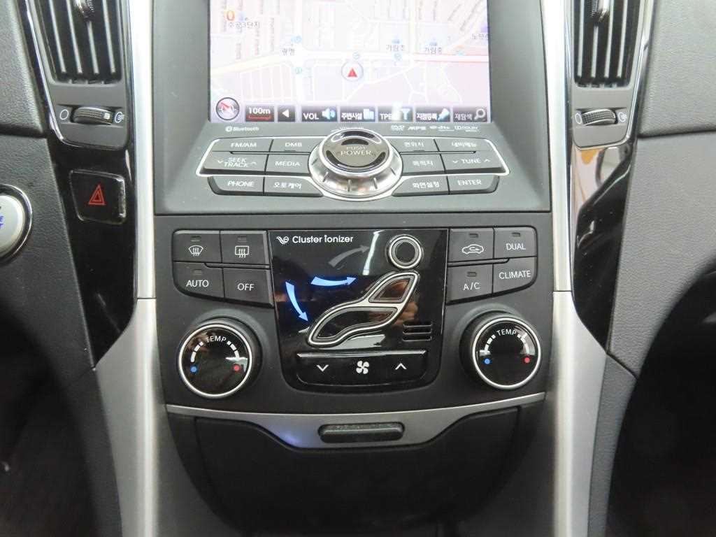 HYUNDAI Sonata - Vista 12