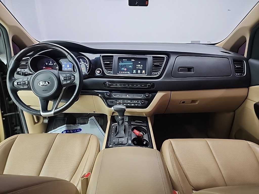 KIA Carnival - Vista 7