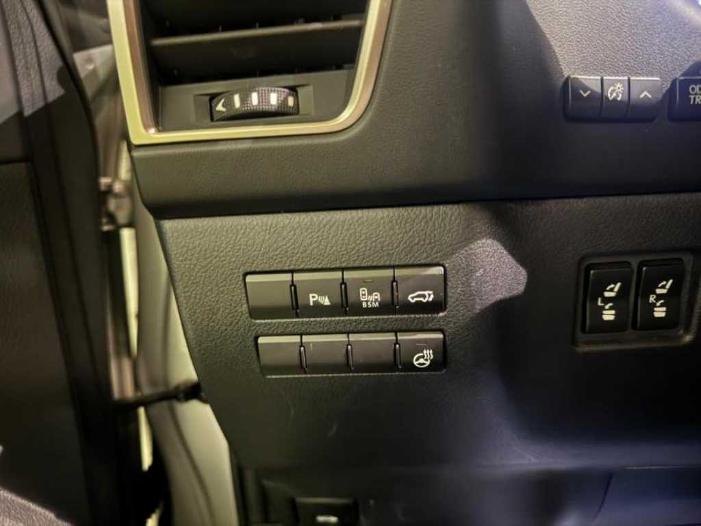 Lexus NX - Vista 8