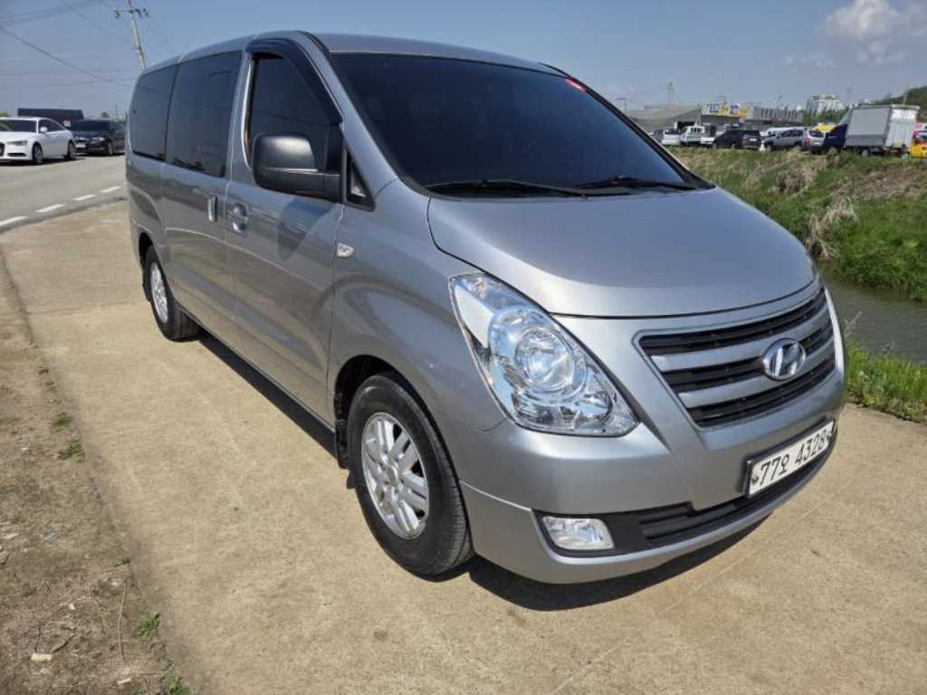 HYUNDAI Starex - Vista 3