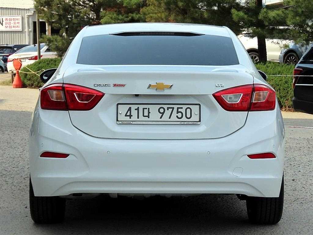 Chevrolet Cruise - Vista 4