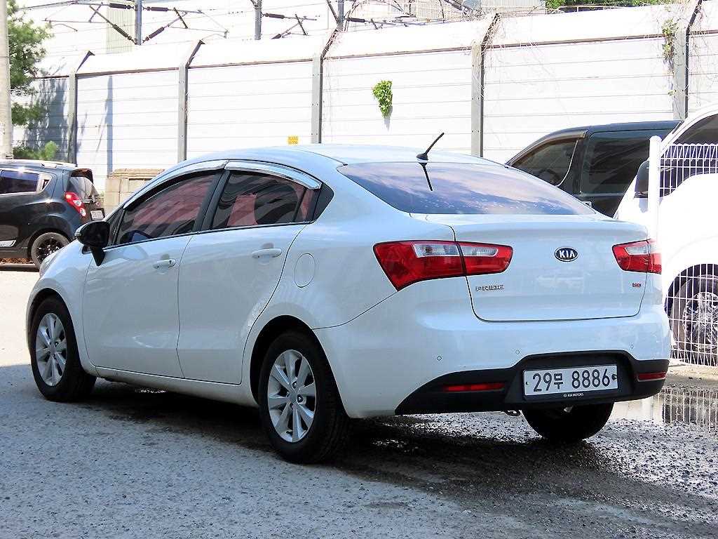 KIA Pride - Vista 3