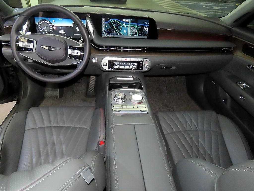 Genesis G90 - Vista 10