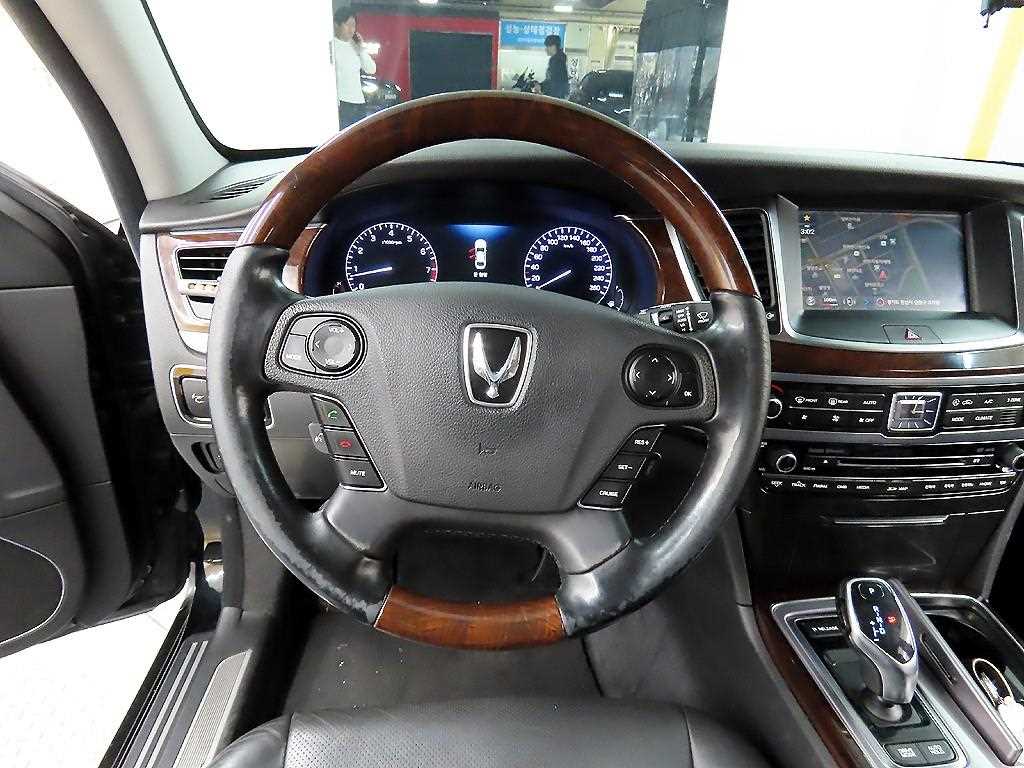 HYUNDAI Equus - Vista 9