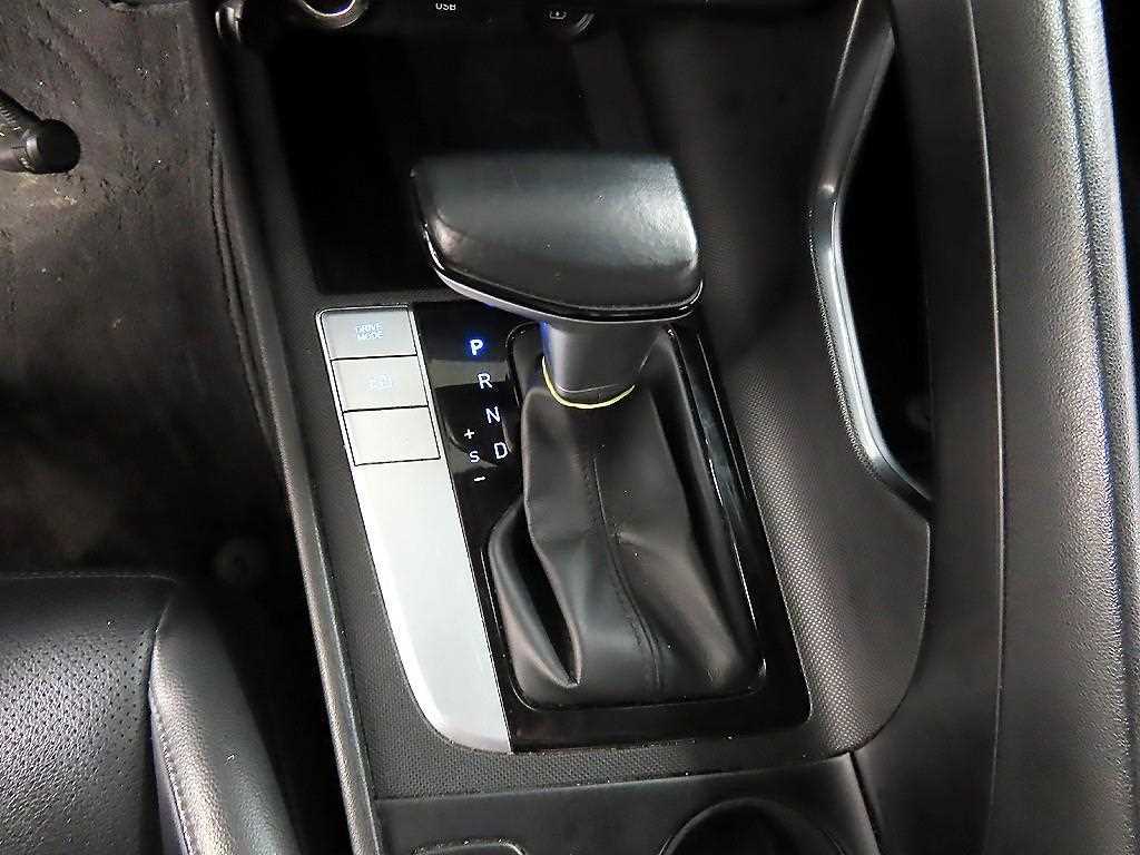 HYUNDAI Avante - Vista 9