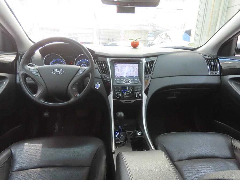 HYUNDAI Sonata - Vista 7