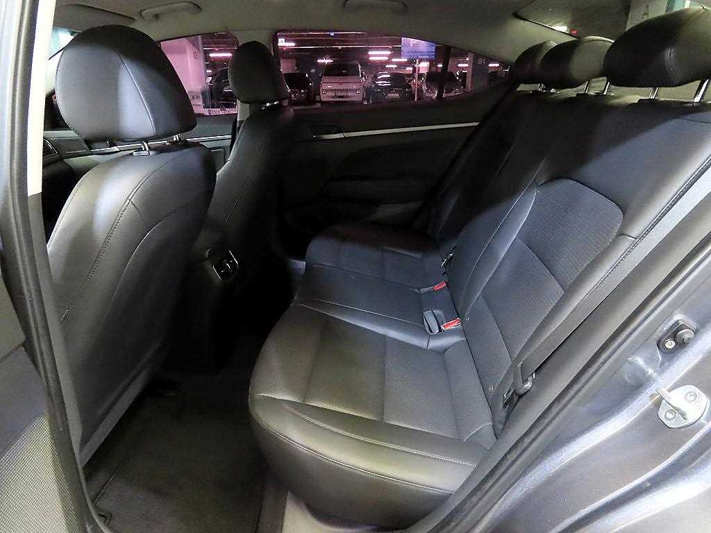 HYUNDAI Avante - Vista 7