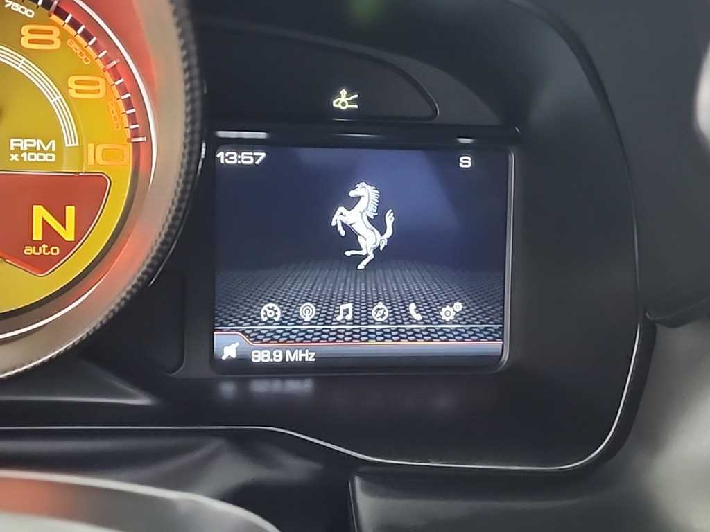 Ferrari F8 - Vista 12