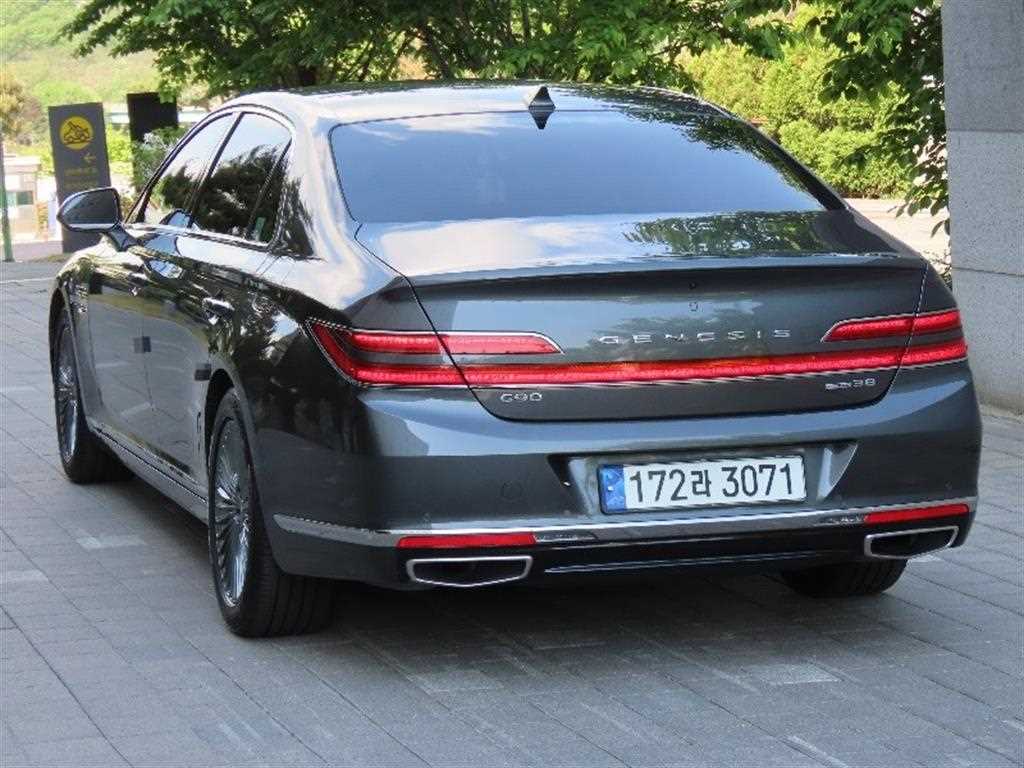 Genesis G90 - Vista 4