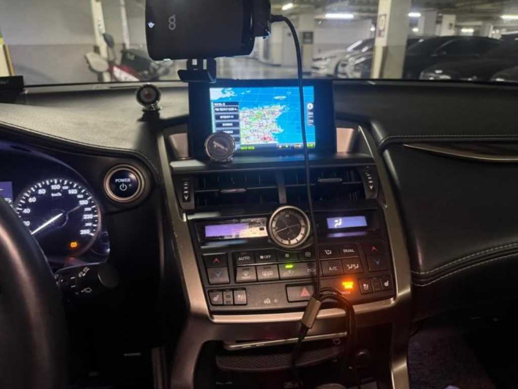 Lexus NX - Vista 6