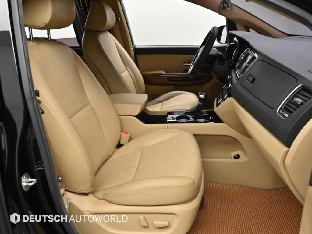 KIA Carnival - Vista 10