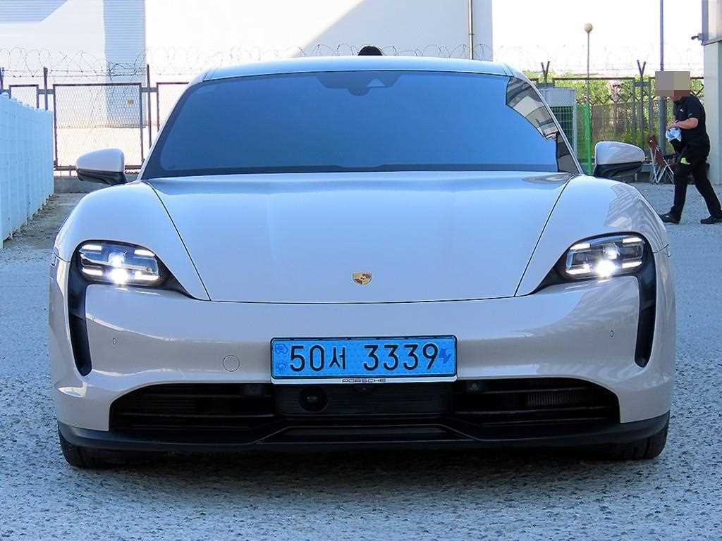Porsche Taycan 2022 Gris - Importación desde Corea - HF Imports Iquique - Foto 1