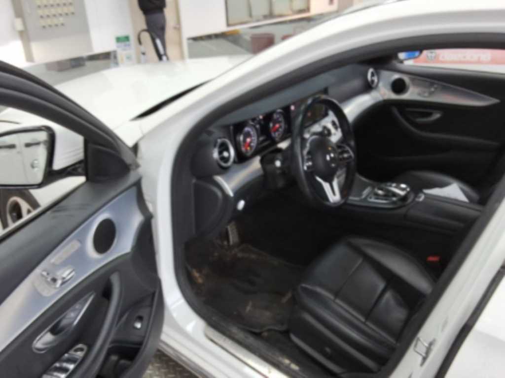 Mercedes Benz E class - Vista 6