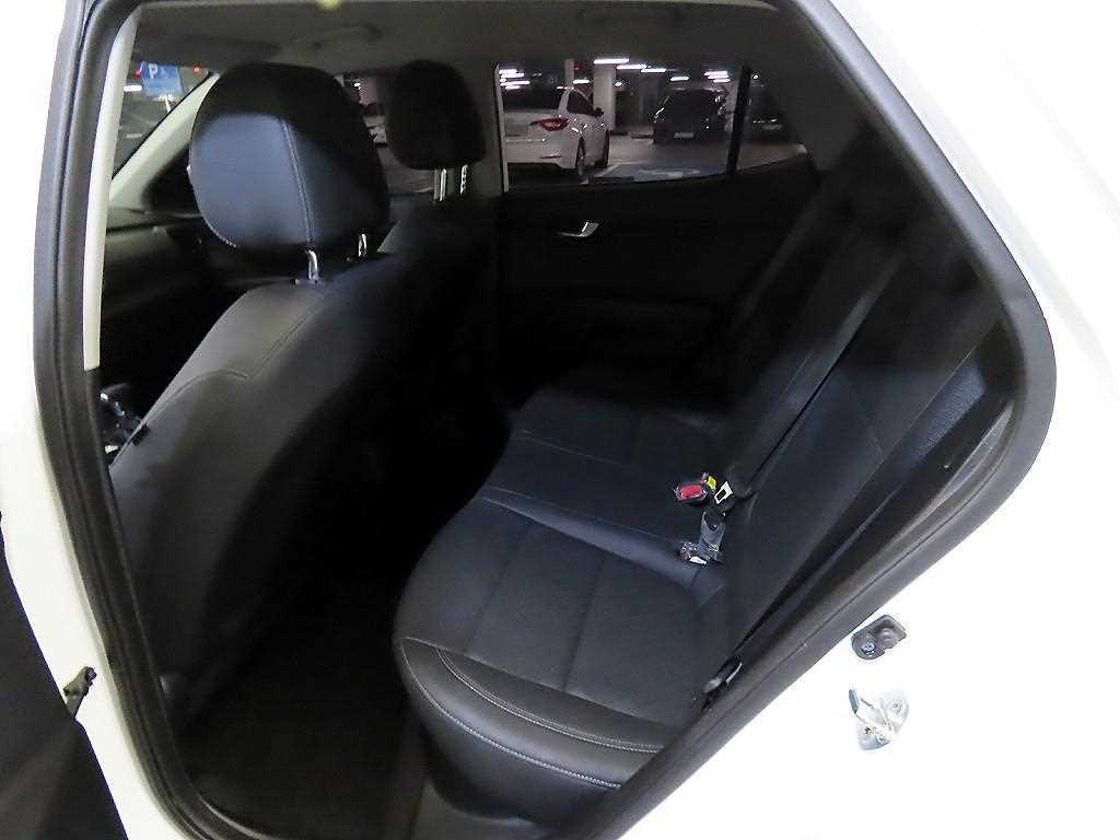 KIA Stonic - Vista 7