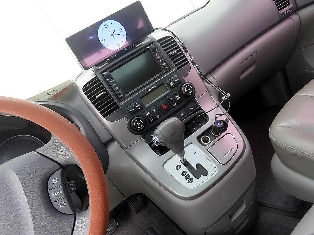 KIA Carnival - Vista 12