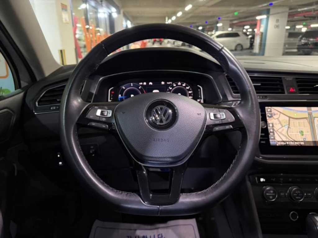 Volkswagen Tiguan - Vista 8