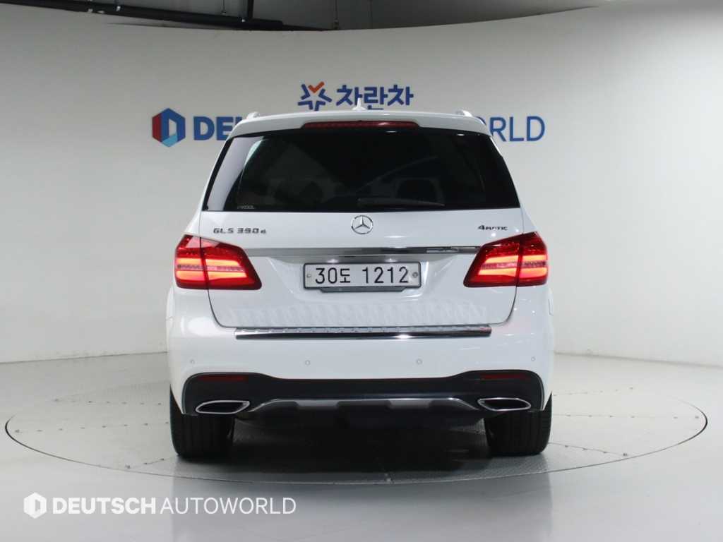 Mercedes Benz GLS Class - Vista 4