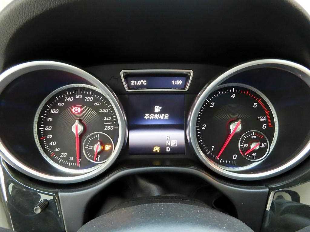 Mercedes Benz GLE Class - Vista 5