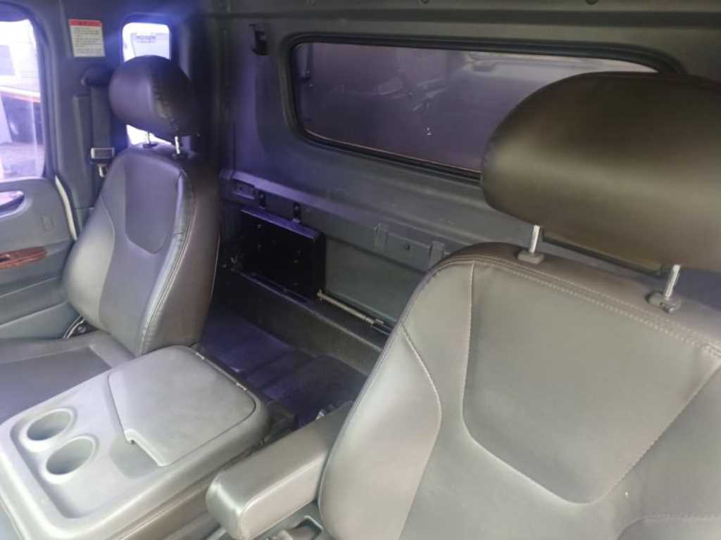 medium and large cargo truck - Vista 9