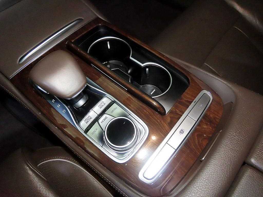 KIA K9 - Vista 12