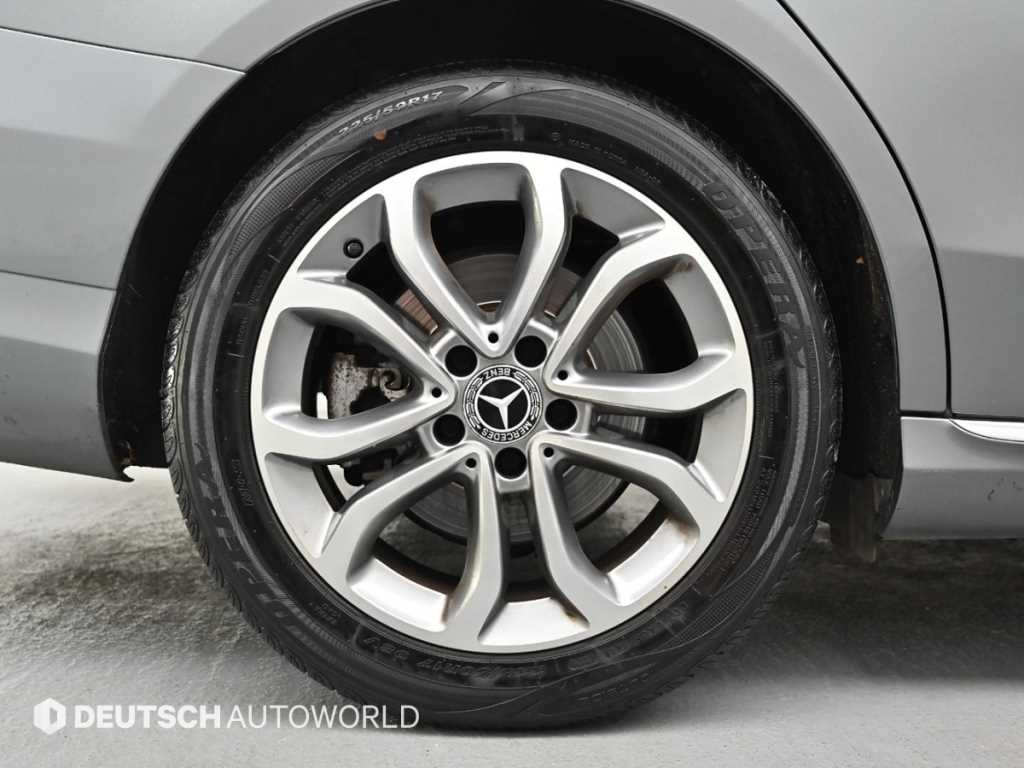 Mercedes Benz C Class - Vista 5