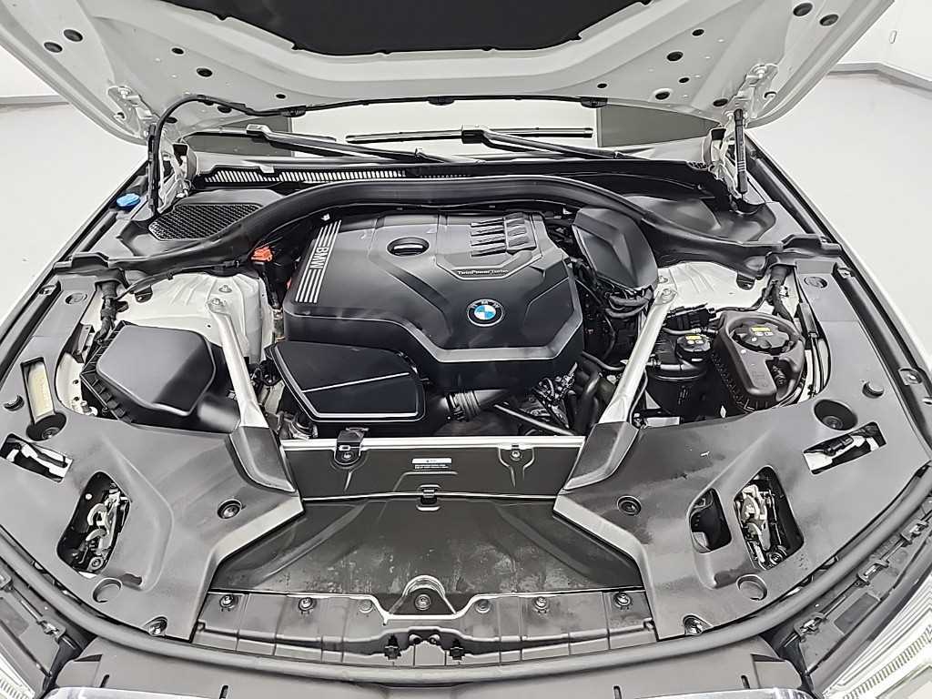 BMW 5 Series - Vista 5