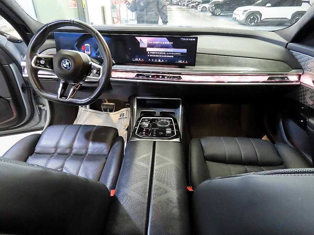 BMW i7 - Vista 10