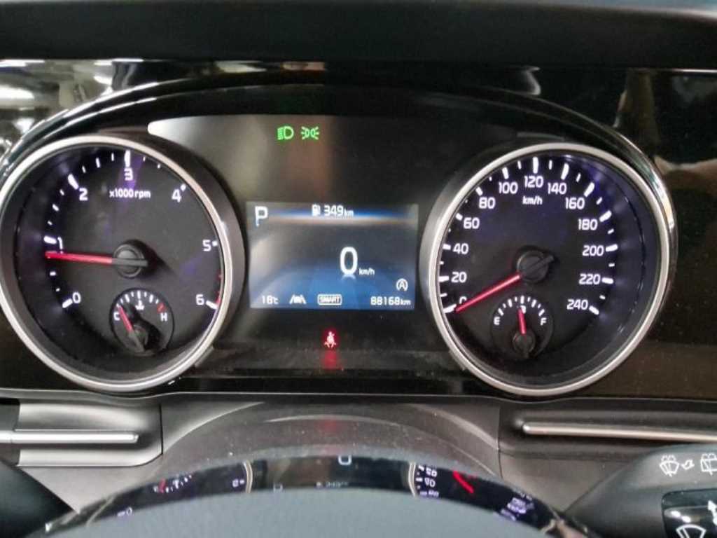 KIA Carnival - Vista 5
