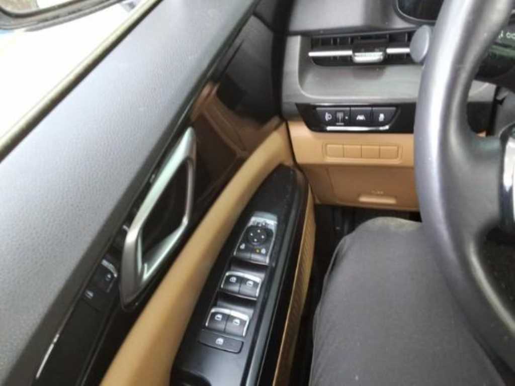 KIA Carnival - Vista 3