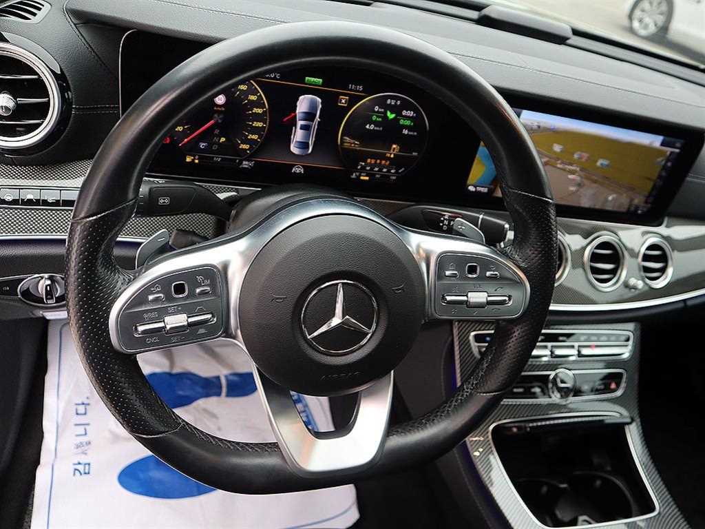 Mercedes Benz E class - Vista 8