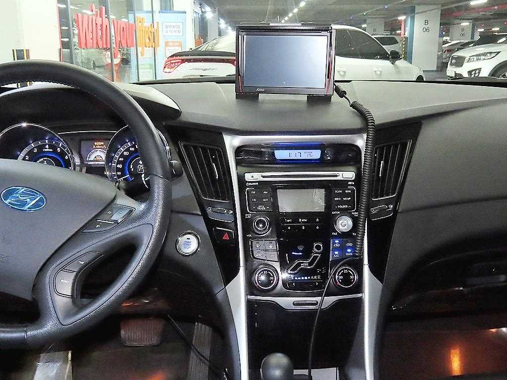 HYUNDAI Sonata - Vista 11