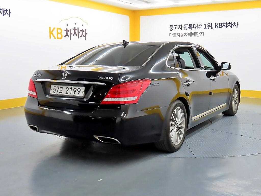 HYUNDAI Equus - Vista 4