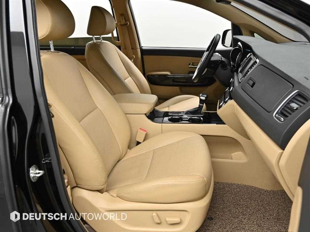 KIA Carnival - Vista 10