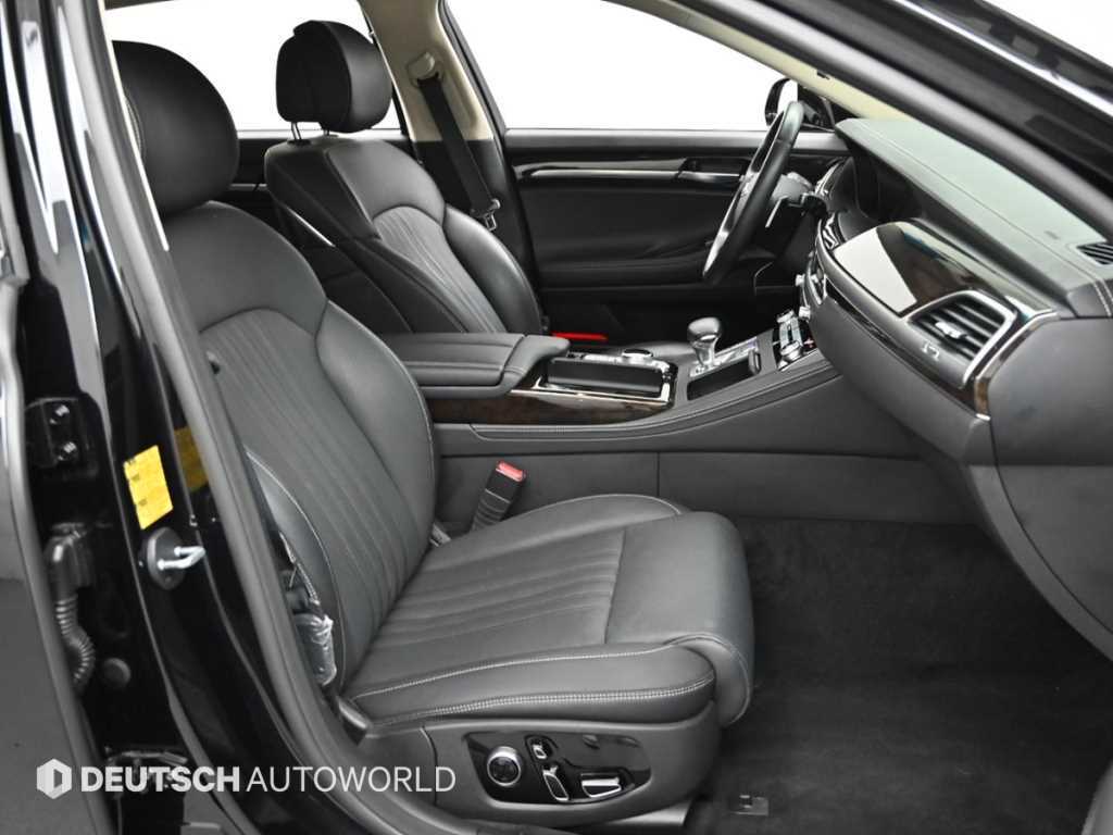 Genesis G90 - Vista 10